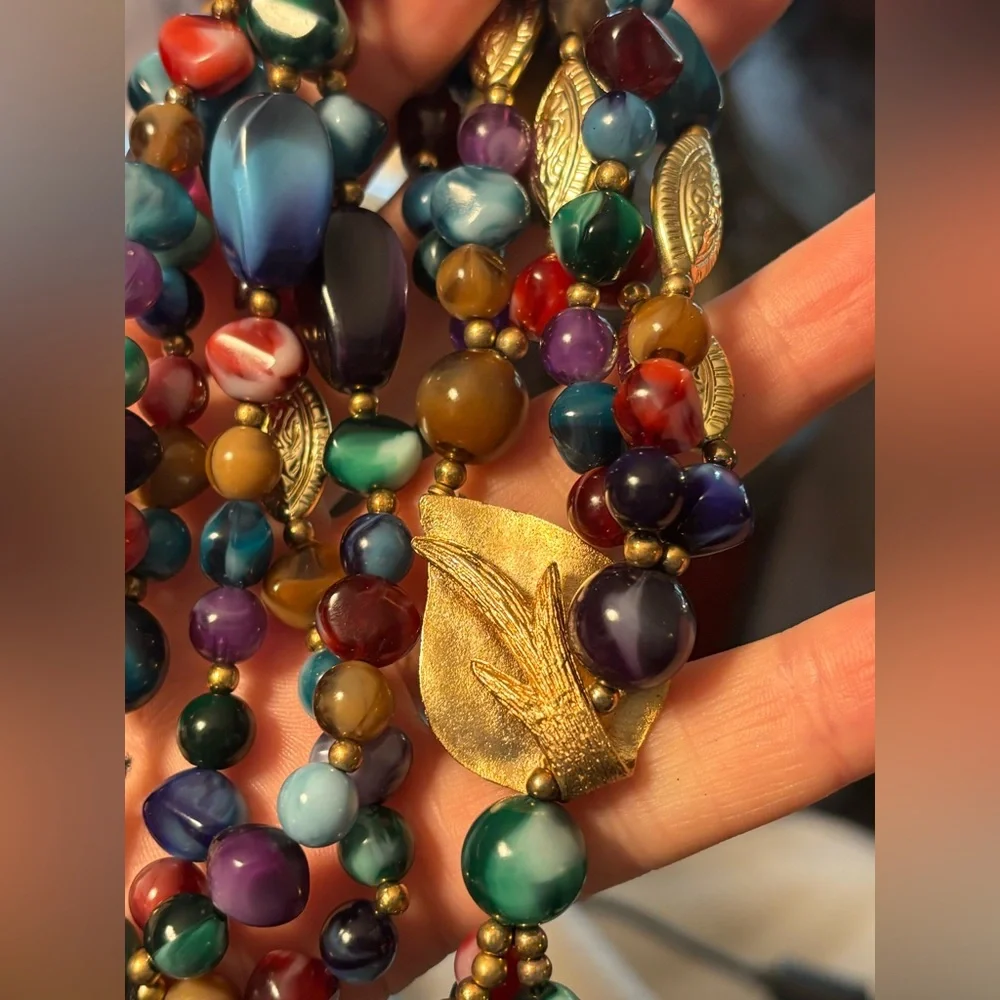 VINTAGE Genuine Lucite Statement Necklace • Gold Leaf Drop • Colorful Boho Luxe - Picture 15 of 16